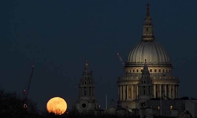 Siêu trăng, trăng máu, trăng xanh hội tụ chiếu sáng bầu trời thế giới